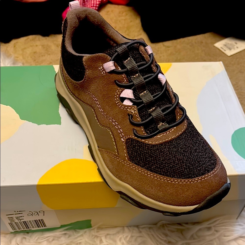 Earth Origins Tierney lightweight suede supportive trainer